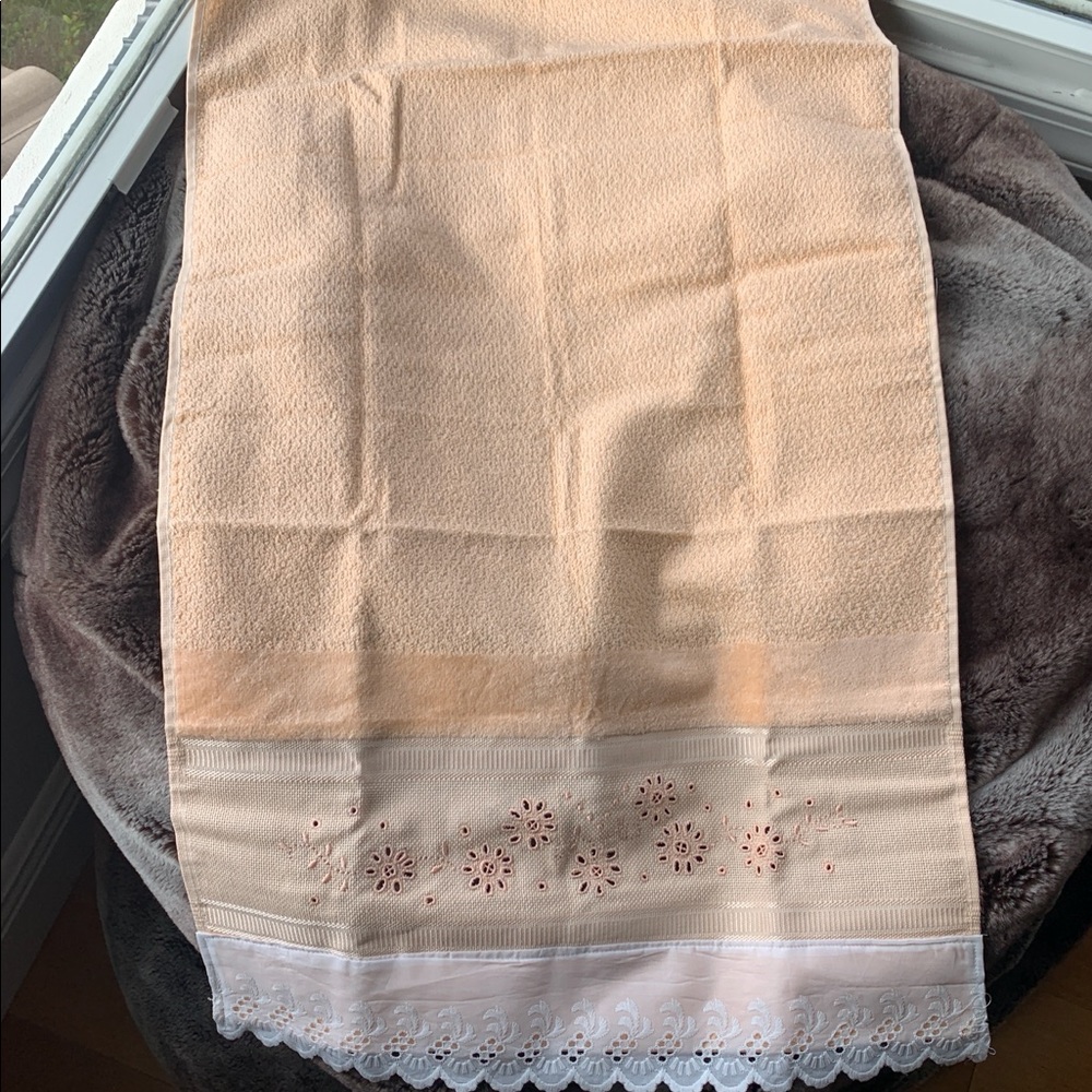 Embroidered Hand Towel - Picture 3 of 4